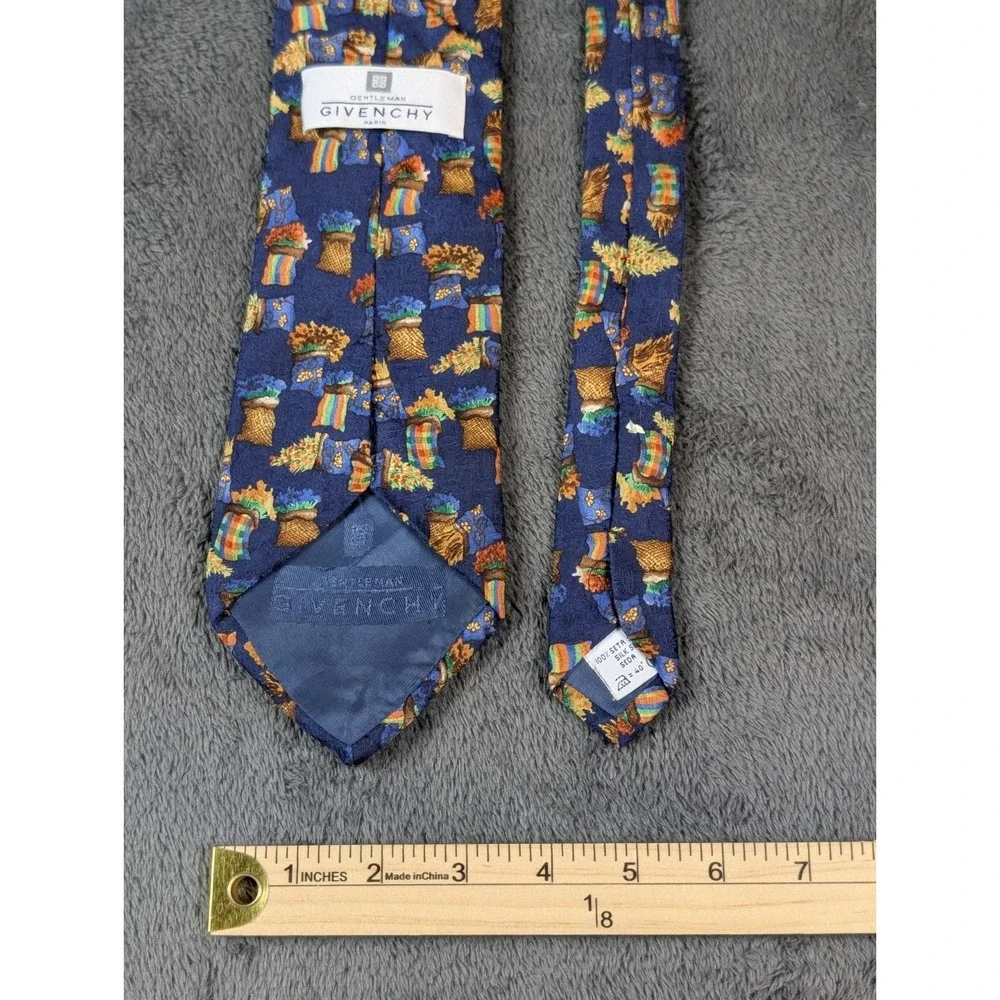 Givenchy Gentleman Men's Tie 100%‎ Silk Navy Blue Novelty Baskets Floral Vintage